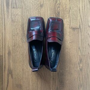 L'INTERVALLE Deep Red Glossy Loafers